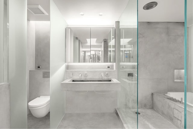 55 Walker St Ph, Ph, New York City, NY 10013 - bathroom featuring toilet, a bath, and tile patterned flooring