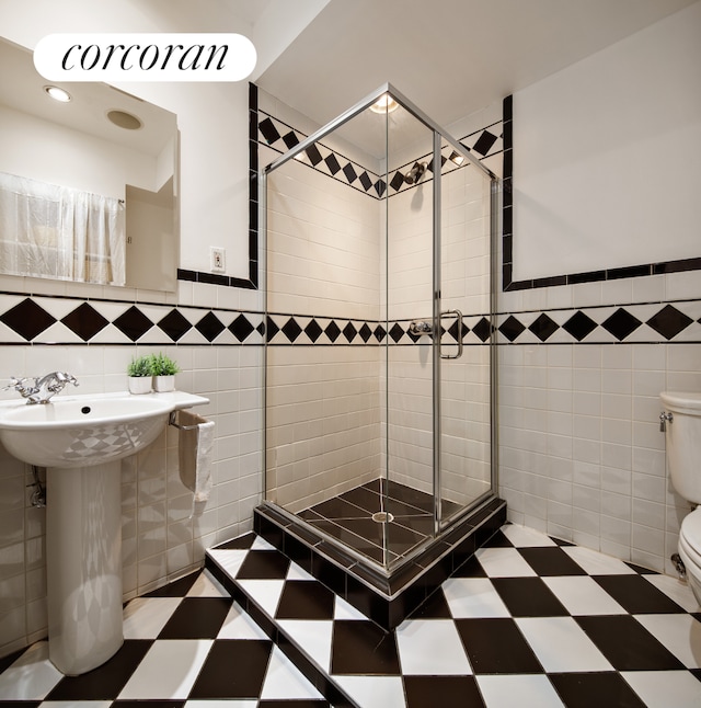 176 Broadway Unit 12E, New York City, NY 10038 - full bath featuring toilet, tile walls, and a shower stall