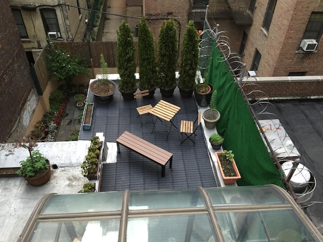207 W 21st St Unit 3R, New York City, NY 10011 - view of patio with fence