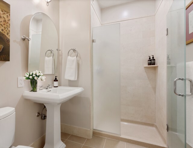 252 7th Ave Unit 6W, New York City, NY 10001 - bathroom with toilet, tile patterned flooring, a bath, double vanity, and baseboards