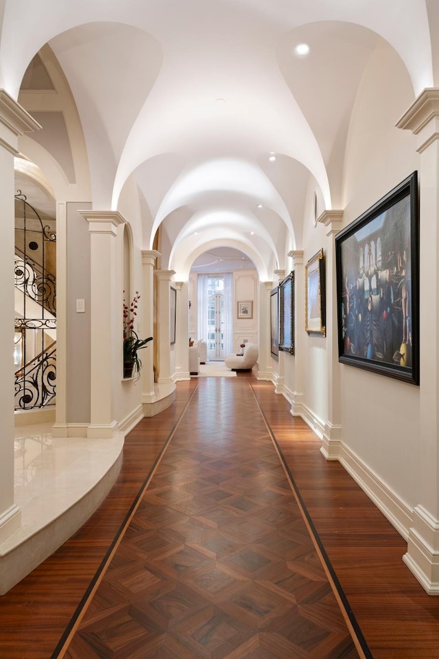 349 W 86th St, New York City, NY 10024 - corridor featuring ornate columns