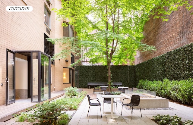 234 E 46th St Unit 202, New York City, NY 10017 - view of patio with outdoor dining space