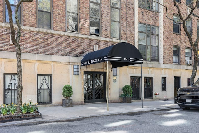 434 E 52nd St Unit 6D, New York City, NY 10022 - view of property featuring cooling unit