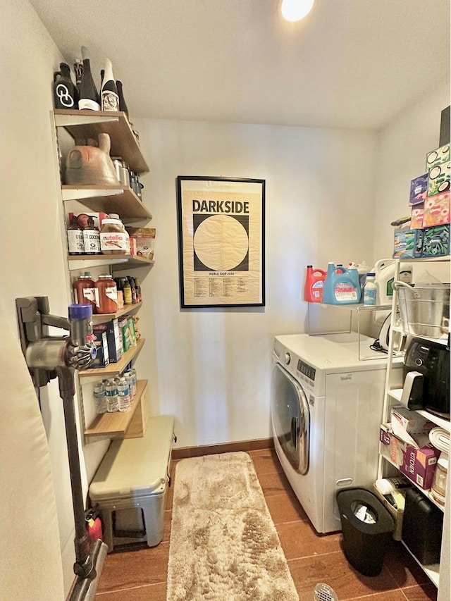 42-60 Crescent St Unit 7D, New York City, NY 11101 - laundry room featuring laundry area, wood finished floors, and washing machine and clothes dryer