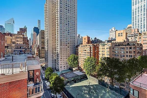 50 Sutton Pl S Unit 8H, New York City, NY 10022 - view of city skyline