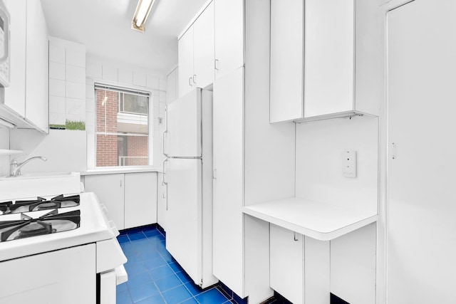 50 Sutton Pl S Unit 8H, New York City, NY 10022 - kitchen with white appliances, white cabinets, and light countertops