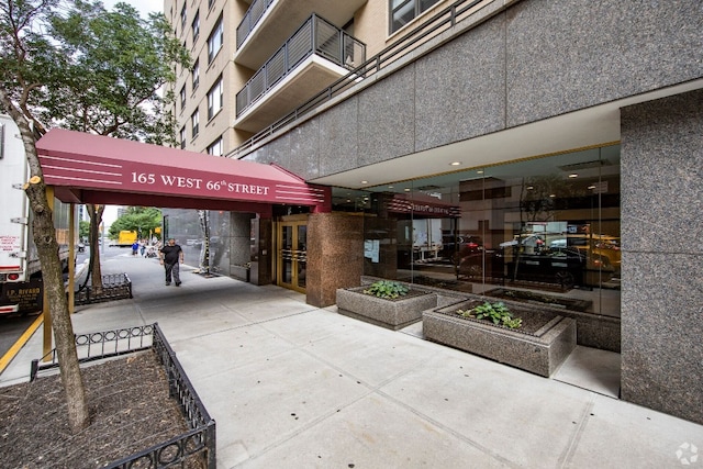 165 W 66th St Unit 15D, New York City, NY 10023 - view of property's community