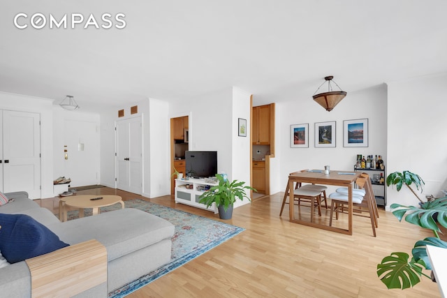 251 E 32nd St Unit 2A, New York City, NY 10016 - living room featuring light wood-style floors