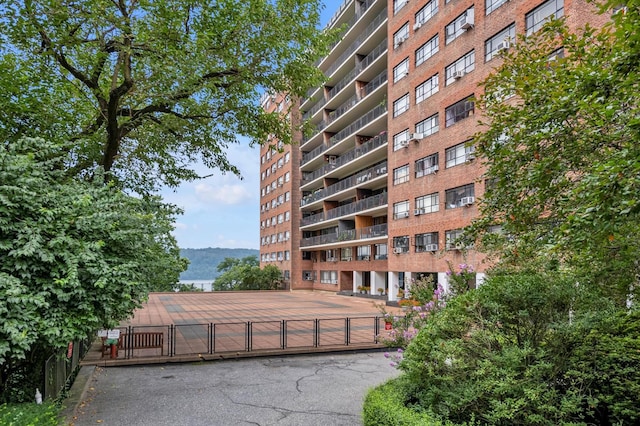 2727 Palisade Ave Unit 14-A, New York City, NY 10463 - view of apartment building / complex featuring a mountain view