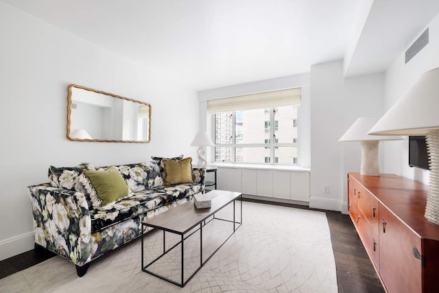 200 E 66th St Unit B1405, New York City, NY 10065 - living area featuring visible vents, baseboards, and wood finished floors