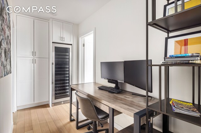 159 W 53rd St Unit 34E, New York City, NY 10019 - lobby featuring a towering ceiling and recessed lighting