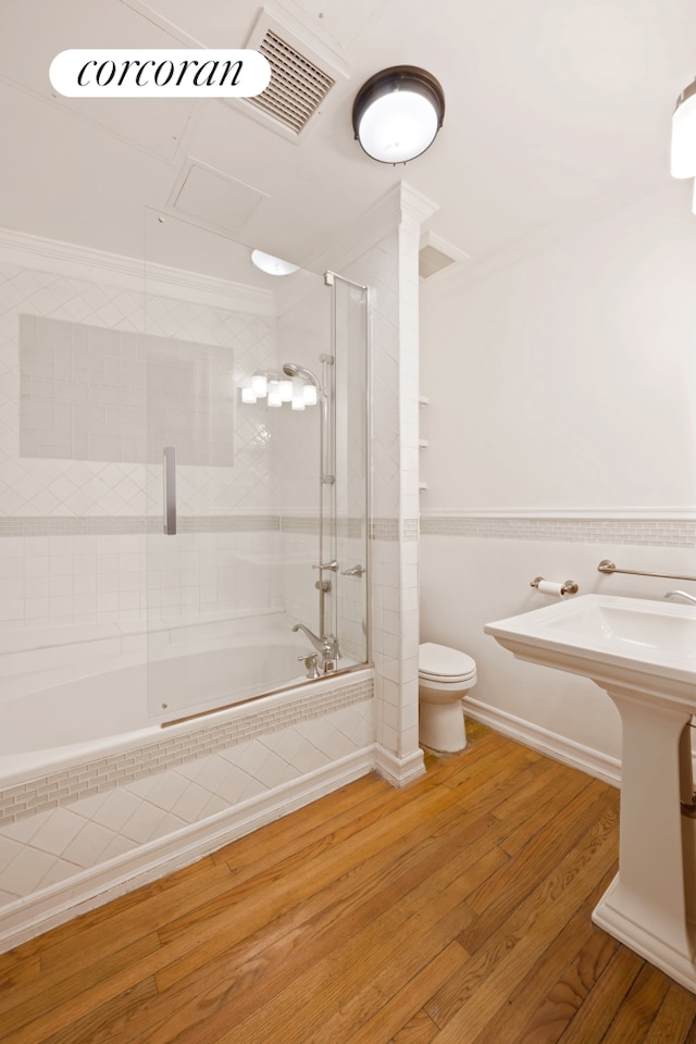 168 Waverly Place Upper, New York City, NY 10014 - bathroom with tiled shower / bath combo and wood finished floors