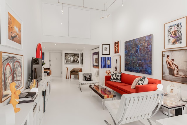 159 Madison Ave Unit 12-B, New York City, NY 10016 - living area featuring a high ceiling