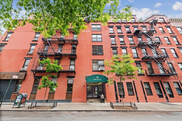 view of apartment building / complex featuring cooling unit