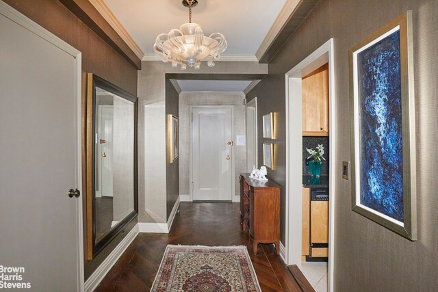 50 Park Ave Unit 5B, New York City, NY 10016 - foyer featuring a chandelier, crown molding, baseboards, and wood finished floors