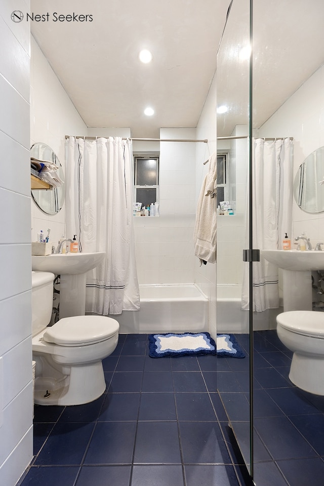bathroom with tile patterned flooring, recessed lighting, shower / bath combo with shower curtain, and toilet