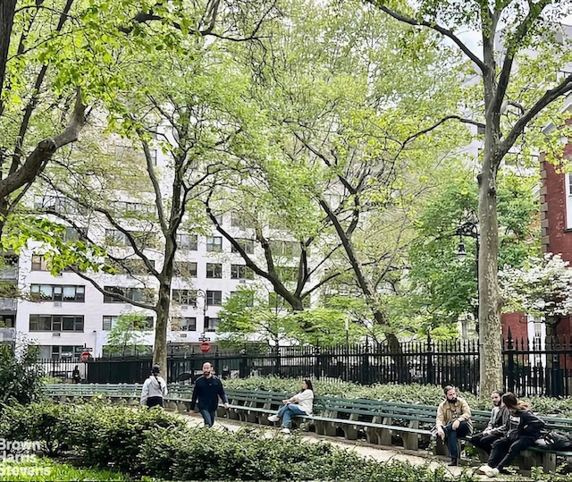 230 E 15th St Unit 5J, New York City, NY 10003 - view of community