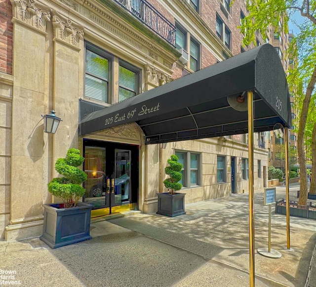 205 E 69th St Unit 8G, New York City, NY 10021 - property entrance