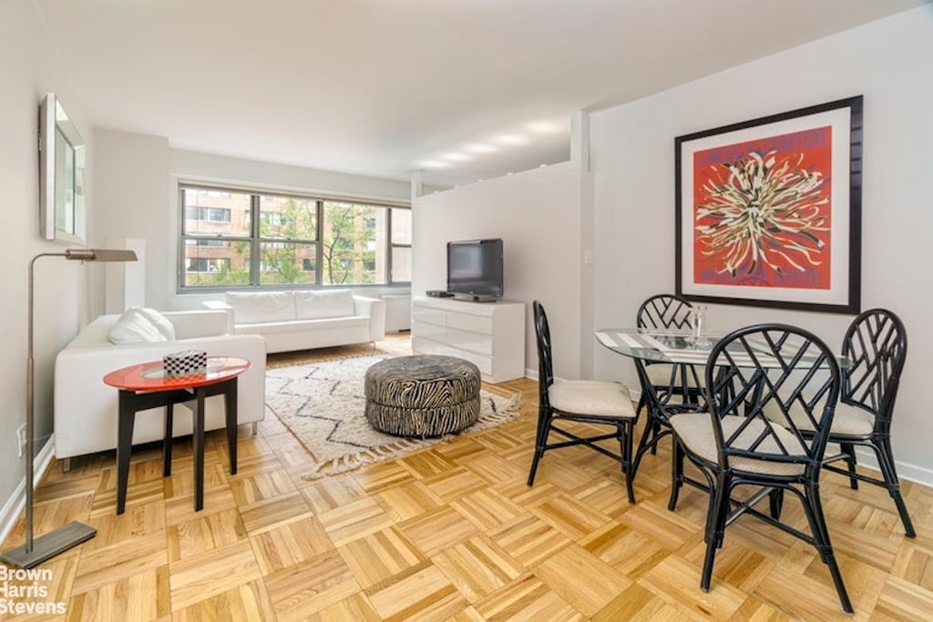living area with baseboards