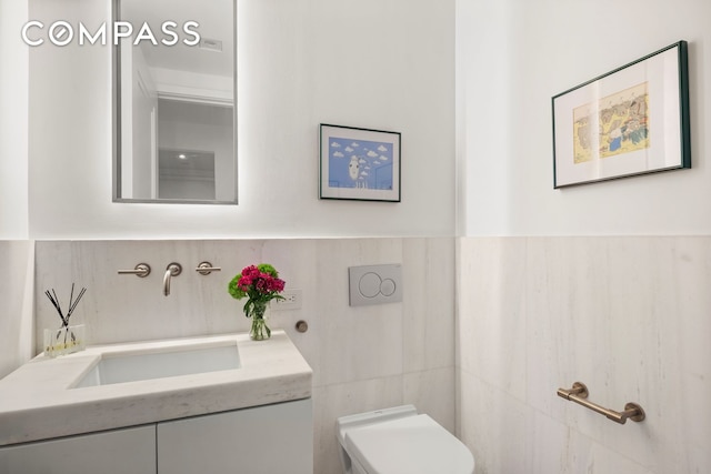 101 Wall St Unit 5Be, New York City, NY 10005 - bathroom with toilet, vanity, and tile walls