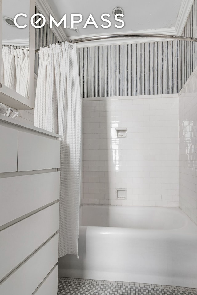 205 W 89th St Unit 6Rs, New York City, NY 10024 - full bath featuring shower / bathtub combination with curtain and tile patterned flooring