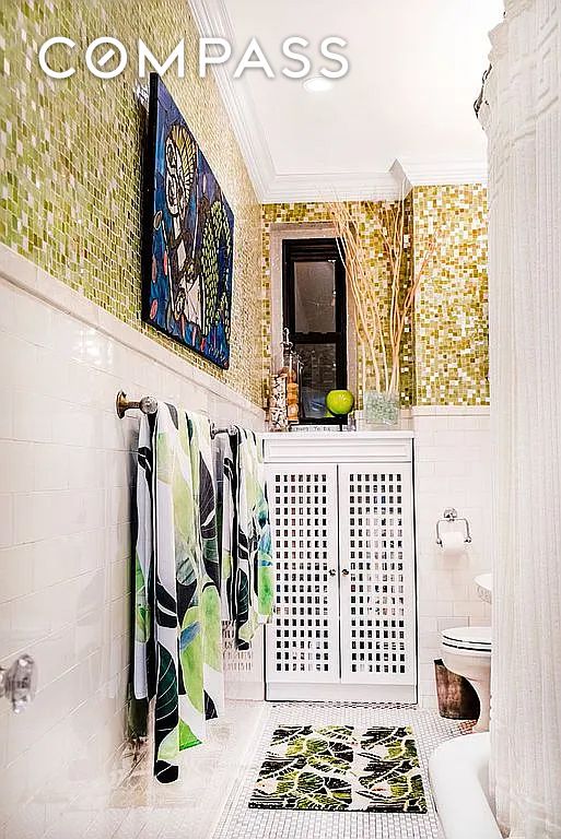 205 W 89th St Unit 6Rs, New York City, NY 10024 - mudroom featuring tile walls, crown molding, and tile patterned flooring