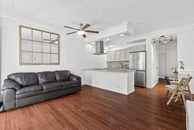living room with ceiling fan, dark wood-style flooring, crown molding, and baseboards
