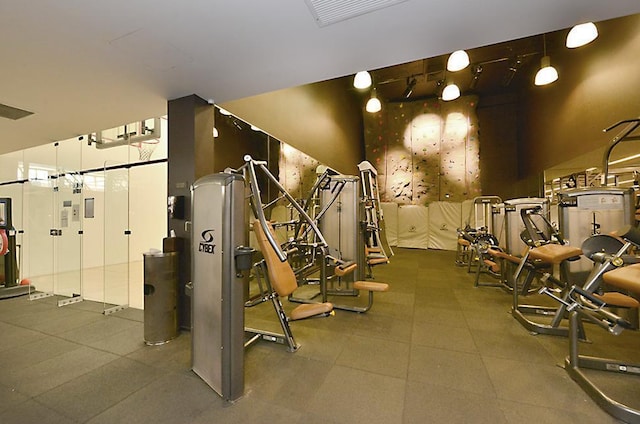 515 E 72nd St Unit 4B, New York City, NY 10021 - view of exercise room