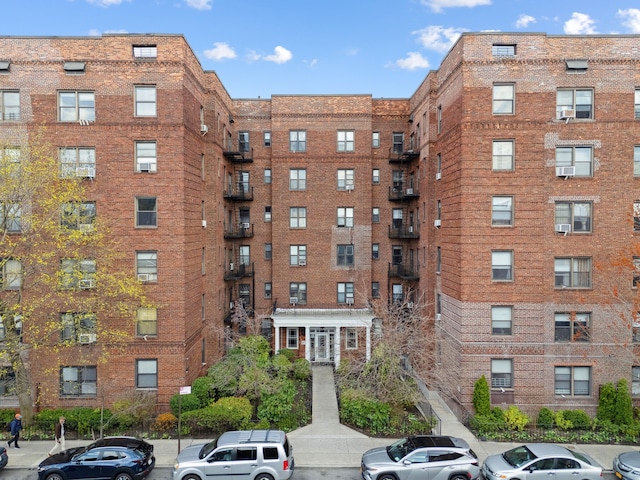 view of apartment building / complex