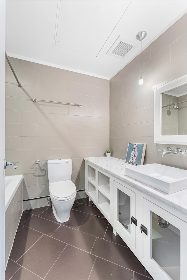 268 Cumberland St Unit 4A, New York City, NY 11205 - full bath with tile walls, toilet, vanity, and tile patterned flooring
