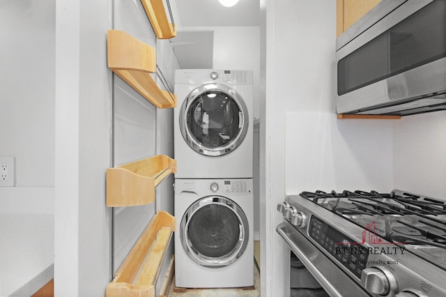 50 Riverside Dr Unit 11-F, New York City, NY 10024 - laundry area featuring stacked washer / dryer