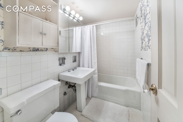 full bathroom with toilet, shower / bathtub combination with curtain, tile walls, and decorative backsplash