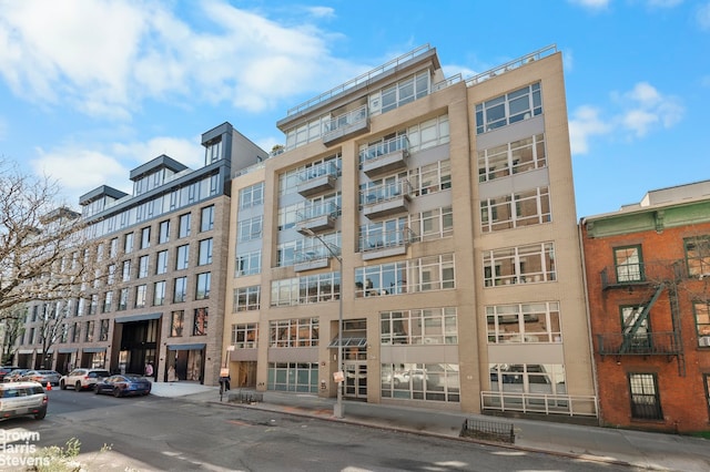 view of apartment building / complex