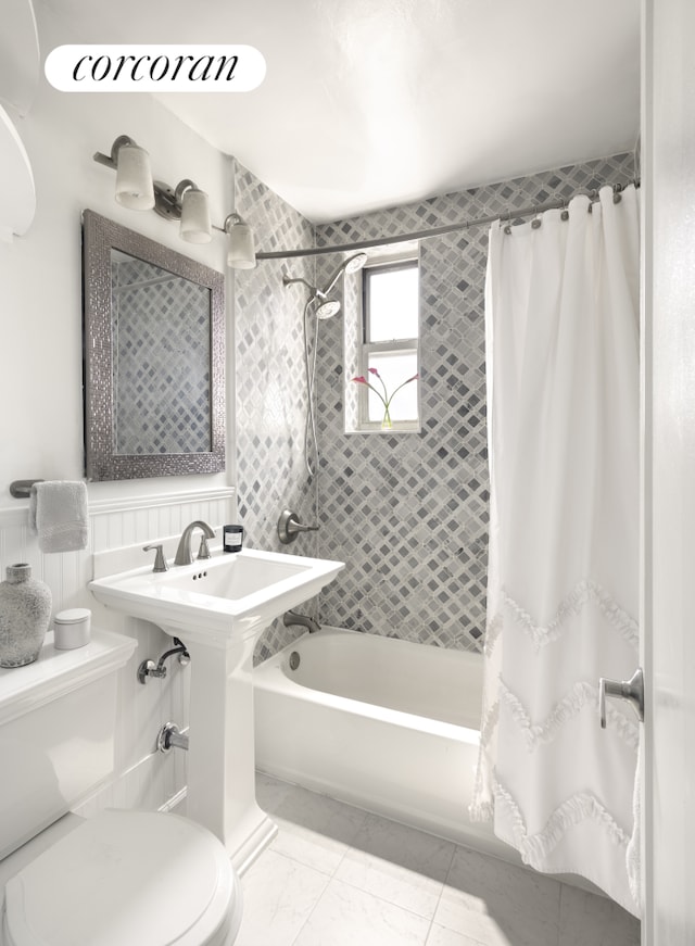 67-30 Clyde St Unit 5P, New York City, NY 11375 - bathroom with shower / tub combo with curtain and toilet