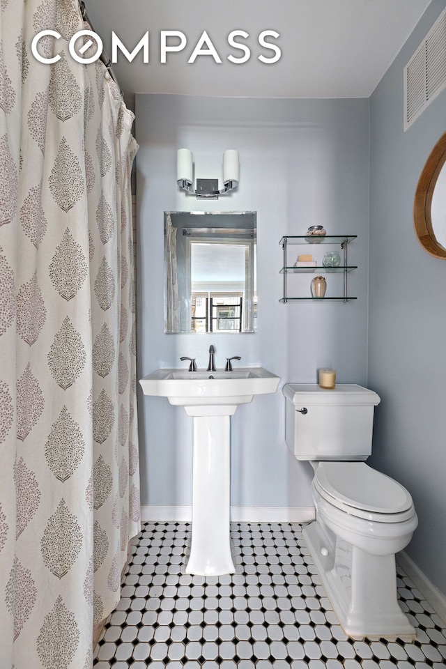 82 Irving Pl Unit 3E, New York City, NY 10003 - full bath featuring toilet, baseboards, tile patterned floors, and a shower with curtain