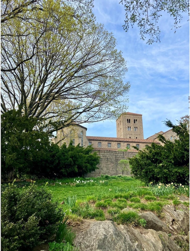 30 Bogardus Pl Unit 2B, New York City, NY 10040 - view of building exterior