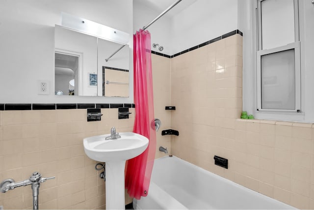 30 Bogardus Pl Unit 2B, New York City, NY 10040 - bathroom with shower / bath combo with shower curtain
