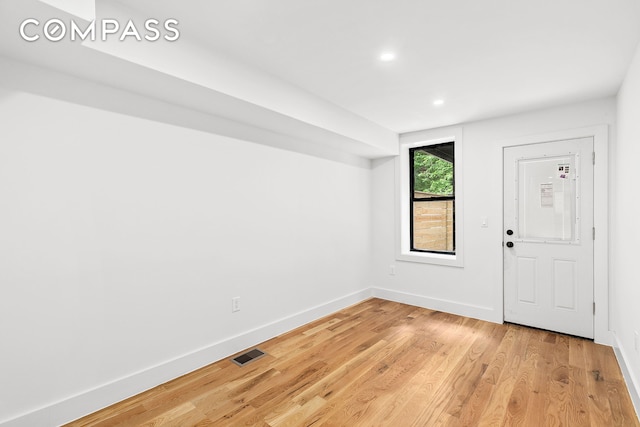 foyer featuring recessed lighting, baseboards, visible vents, and light wood-type flooring