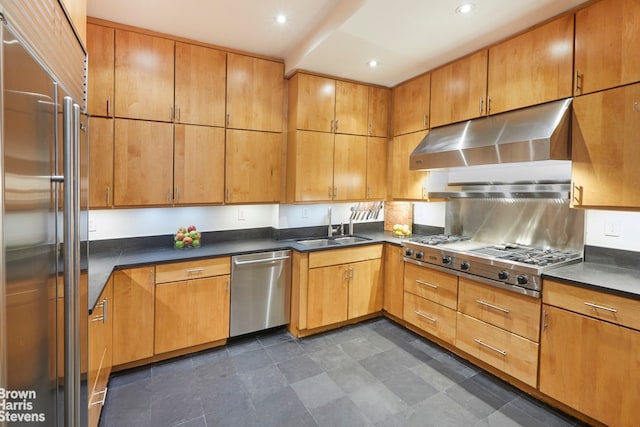 kitchen with dark countertops, a sink, under cabinet range hood, stainless steel appliances, and recessed lighting