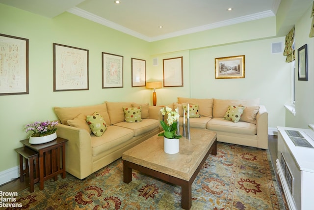 living area featuring crown molding, baseboards, and recessed lighting