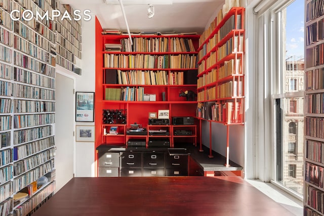 543 Broadway Ph Ph, New York City, NY 10012 - living area featuring bookshelves