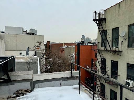 225 S 1st St, New York City, NY 11211 - view of snow covered patio