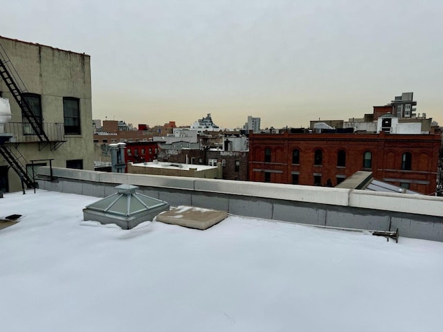 view of yard with a view of city