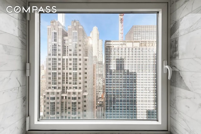 135 W 52nd St Unit 40A, New York City, NY 10019 - detailed view of skyline