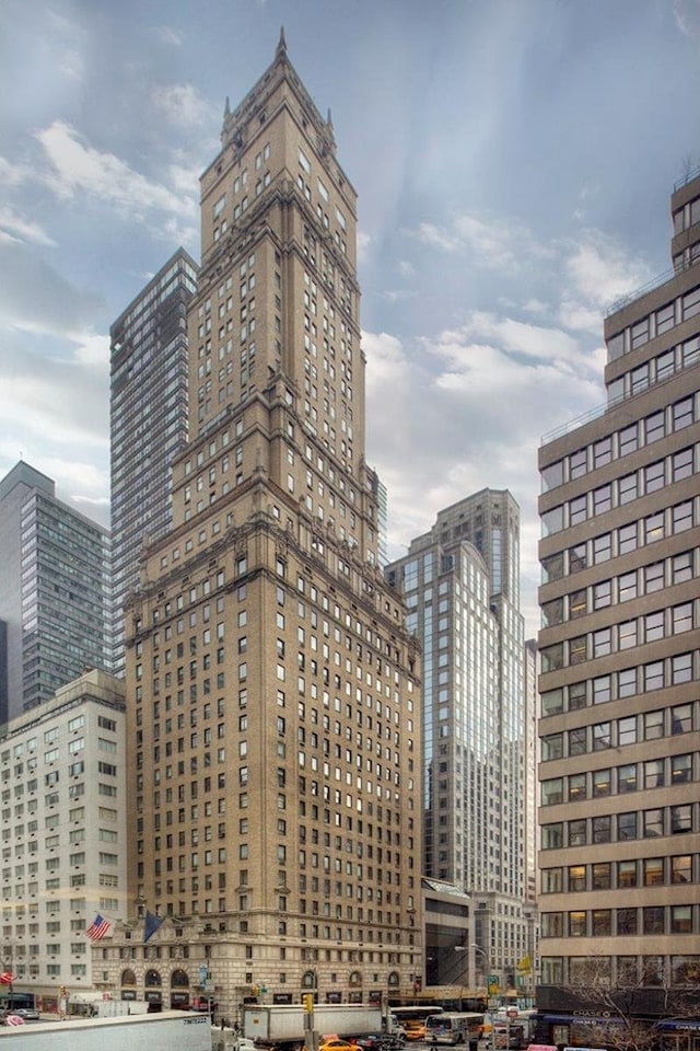 465 Park Ave Unit 18F, New York City, NY 10022 - view of property with a city view
