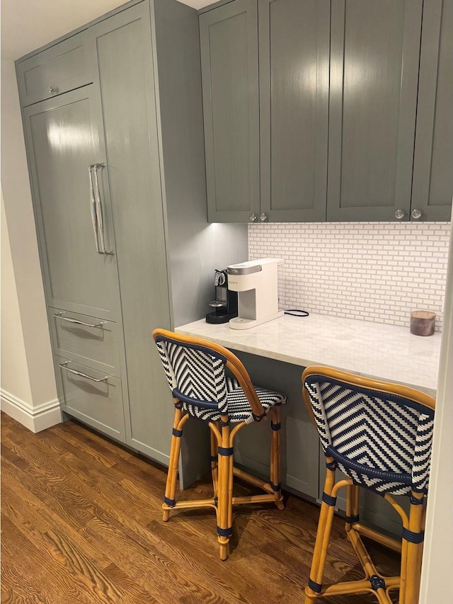 465 Park Ave Unit 18F, New York City, NY 10022 - kitchen with dark wood finished floors, decorative backsplash, baseboards, and gray cabinets