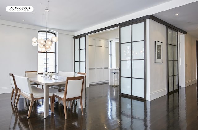 dining room featuring recessed lighting, an inviting chandelier, dark wood-style flooring, baseboards, and visible vents