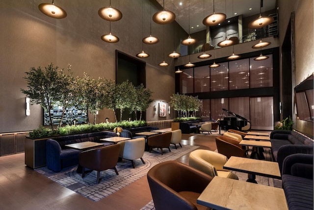 building lobby featuring a towering ceiling