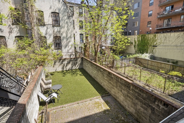 view of yard featuring a fenced backyard