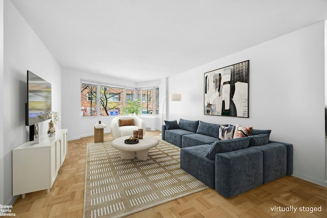 60 Sutton Pl S Unit 3Kn, New York City, NY 10022 - living area with baseboards